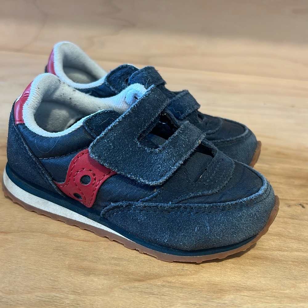 Saucony Kids Jazz Hook & Loop Sneaker Navy/ Red size 5.5